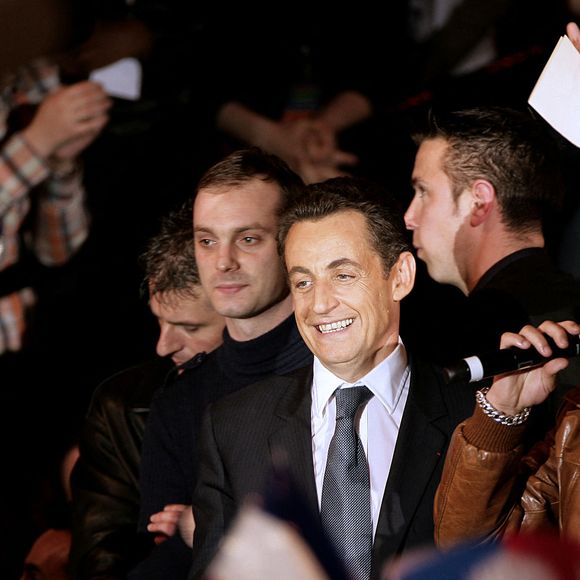 Le candidat à l'élection présidentielle Nicolas Sarkozy et le chanteur Faudel lors d'un meeting de campagne au Zénith de Paris, France, le 18 mars 2007. 
Photo by Orban-Taamallah/ABACAPRESS.COM
