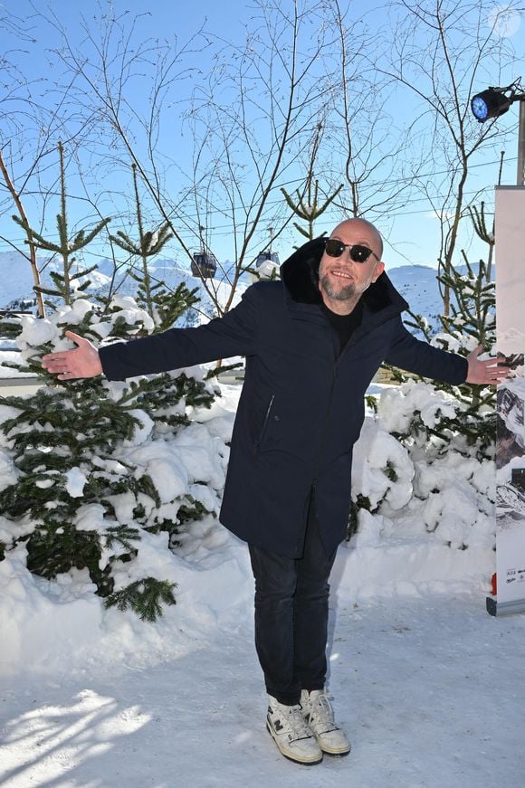 Un clown totalement intégré à ce petit coin de Bretagne où il se sent comme chez lui...


Francois Damiens posant pour le photocall de 'Les complices' lors du 26ème Festival du Film de Comédie à L'Alpe d'Huez, France, le 21 janvier 2023. Photo by Mireille Ampilhac/ABACAPRESS.COM