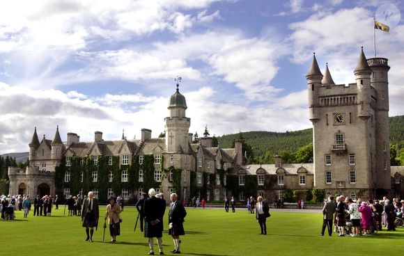 Pour 275 livres (soit 321 euros), vous pouvez passer toute la soirée au château de Balmoral.

Le château royal de Balmoral.

Photo : Bestimage