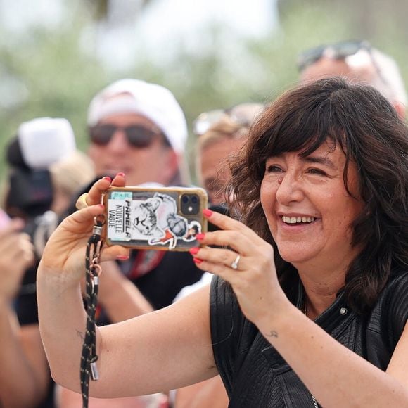 Romane Bohringer au photocall de "Dites-lui que je l'aime" (Séance spéciale) lors du 78ème Festival International du Film de Cannes, le 19 mai 2025. © Jacovides / Moreau / Bestimage