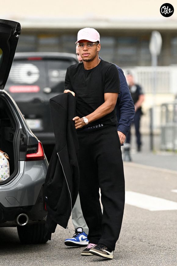 Désiré Doué - L'équipe de France de football s'envole du Bourget pour rejoindre Boston aux Etats Unis pour participer à la coupe du monde de la FIFA (du 11 juin au 19 juillet, aux États-Unis, au Canada et au Mexique), le 10 juin 2026. Pierre Perusseau/Bestimage