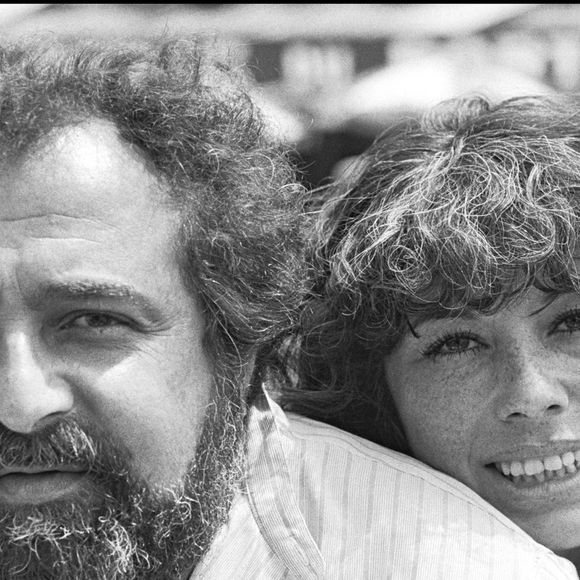 Ces derniers mois, elle avait trouvé du réconfort auprès de Voyou, un jeune yorkshire terrier qu’elle surnommait tendrement "mon quatrième fils".

Archives - Richard Anthony, Sabine à Saint-Tropez en 1982  DANIEL ANGELI / BESTIMAGE