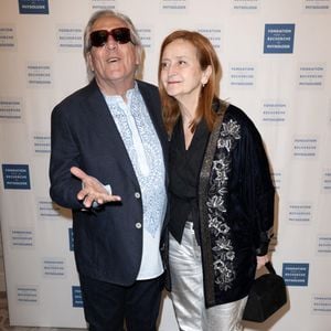 Avec son épouse Nikole, il vit dans un appartement du quartier Bastille.

Gilbert Montagne et son épouse Nikole Montagne assistent au Gala des Stethos d'orh2025 à l'Hôtel Georges V, le 24 mars 2025 à Paris, France. Photo by David NIVIERE/ABACAPRESS.COM