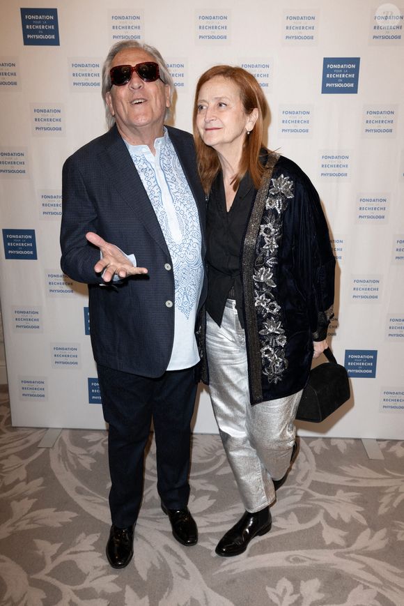 Avec son épouse Nikole, il vit dans un appartement du quartier Bastille.

Gilbert Montagne et son épouse Nikole Montagne assistent au Gala des Stethos d'orh2025 à l'Hôtel Georges V, le 24 mars 2025 à Paris, France. Photo by David NIVIERE/ABACAPRESS.COM