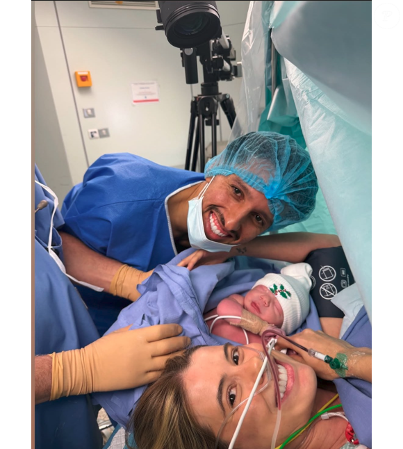 Le couple a pris la pose depuis l'hôpital pour présenter ce nouveau-né qui rejoint Maria Eduarda, Enrico et Martina.

Carol Cabrino, Instagram