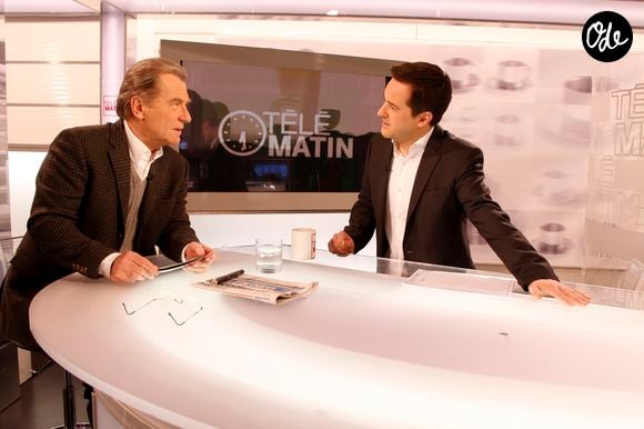 En France, à Paris, de gauche à droite William Leymergie et Nathanael De Rincquesen pour la rubrique "Revue de Presse" sur le plateau de Télématin le 10 février 2010.
© Christophe Aubert via Bestimage