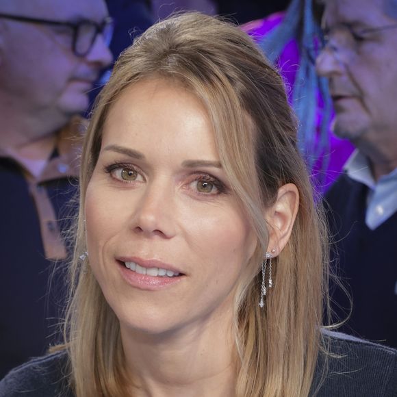 Tiphaine Auzière pésente chaque semaine dans TPMP pour une chronique de droit - Exclusif - Tiphaine Auzière sur le plateau de l'émission "Touche pas à mon poste" (TPMP) diffusée en direct sur C8 le 19 décembre 2024. 
© Jack Tribeca / Bestimage