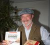 Comme Pierre Hermé ou Cyril Lignac, il mise lui aussi sur les desserts glacés.

Les Chefs à Saint-Tropez fêtent les producteurs 2026. Philippe Etchebest en dédicace salle Jean Desplas, place des Lices à Saint-Tropez, le 3 mai 2026. © Jean-Marc LhomerBestimage.