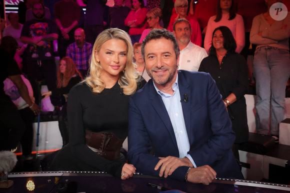 Exclusif - Kelly Vedovelli, Bernard Montiel sur le plateau de l'émission "Touche pas à mon poste" (TPMP) diffusée en direct sur C8 le 17 décembre 2024.

© Jack Tribeca / Bestimage