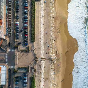 Lacanau Ocean (33) : lutte contre l'érosion du littoral et protection des logements de la station balnéaire par les enrochements. Photo by Duffour P/ANDBZ/ABACAPRESS.COM