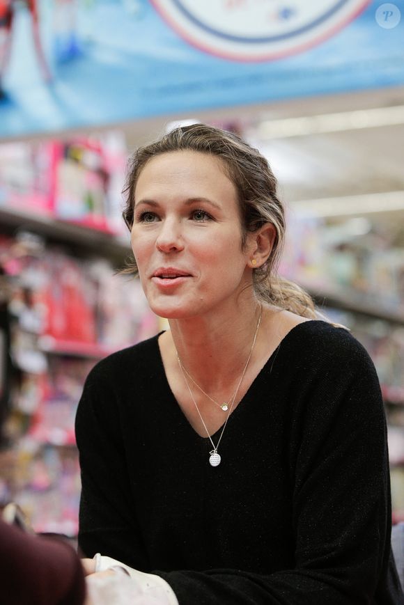 La chanteuse et actrice française Lorie Pester dédicace son livre Les Choses De Ma Vie à l'hypermarché Carrefour Anglet / Biarritz le 27 octobre 2018 à Anglet, France. Photo by Thibaud Moritz/ABACAPRESS.COM