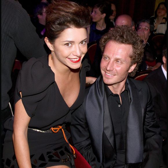 Nina est la fille de Sinclair et Emma De Caunes. 

Emma De Caunes et Sinclair à Paris en 2009. © Guillaume Gaffiot/Bestimage