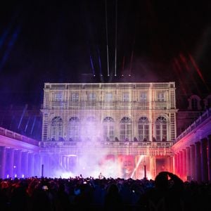 Michael Canitrot en concert gratuit au Palais Royal à Paris dans le cadre de son ‘Monumental Tour’ le 12 mai 2022. © Jeremy Melloul/Bestimage