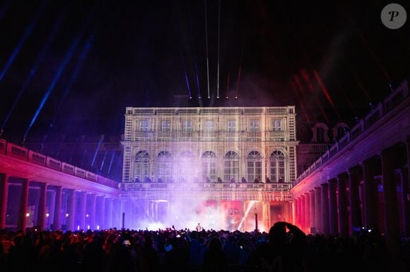 Michael Canitrot en concert gratuit au Palais Royal à Paris dans le cadre de son ‘Monumental Tour’ le 12 mai 2022. © Jeremy Melloul/Bestimage