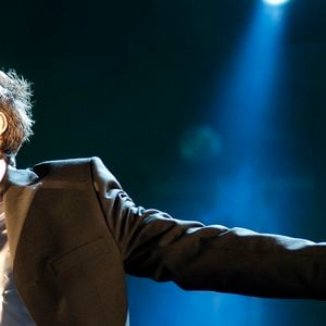 Le chanteur français Saez se produit sur scène lors du 7ème festival de musique Solidays, qui se tient à Longchamp près de Paris, France, le 9 juillet 2005. Photo by DS/ABACAPRESS.COM