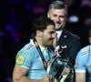 Cette escapade cannoise intervient peu de temps après leur séjour commun dans un prestigieux hôtel de l'île Maurice, à la suite du tournoi des Six Nations.

Match de rugby du Tournoi des Six Nations : La France l'emporte sur l'Angleterre 48 - 46 au Stade de France à Saint-Denis le 14 mars 2026 © Christian Liewig / Bestimage
Le capitaine de l'équipe de France, Antoine Dupont, soulève le trophée des Six Nations aux côtés de ses coéquipiers lors de la célébration du titre de champion des Six Nations à la fin du match contre l'Angleterre au Stade de France, à Saint-Denis, au nord de Paris, le 14 mars 2026.
Photographe :
Christian Liewig / Bestimag