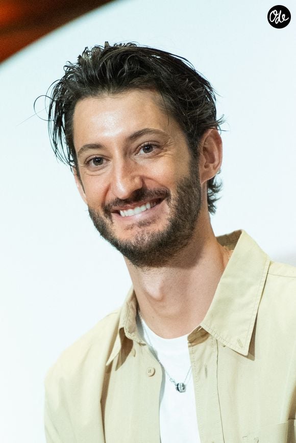 A la campagne, Pierre Niney mène une vie paisible loin de l'agitation des plateaux de tournage.

Pierre Niney lors des César des Lycéens 2025 à Paris, le 26 mars 2025. Photo : Aurore Maréchal/ABACAPRESS.COM