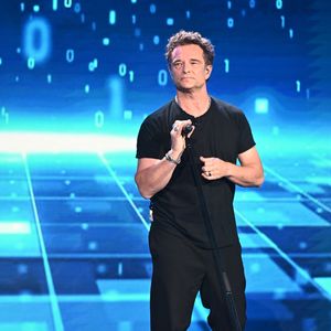 Exclusif - David Hallyday lors de l'enregistrement de l'émission "Famille je vous aime" présentée par M. Drucker et qui sera diffusée le 13 juin 2025 sur France 3, aux Studios rive gauche à Paris, France, le 15 avril 2025. © Clovis-Gaffiot/Bestimage