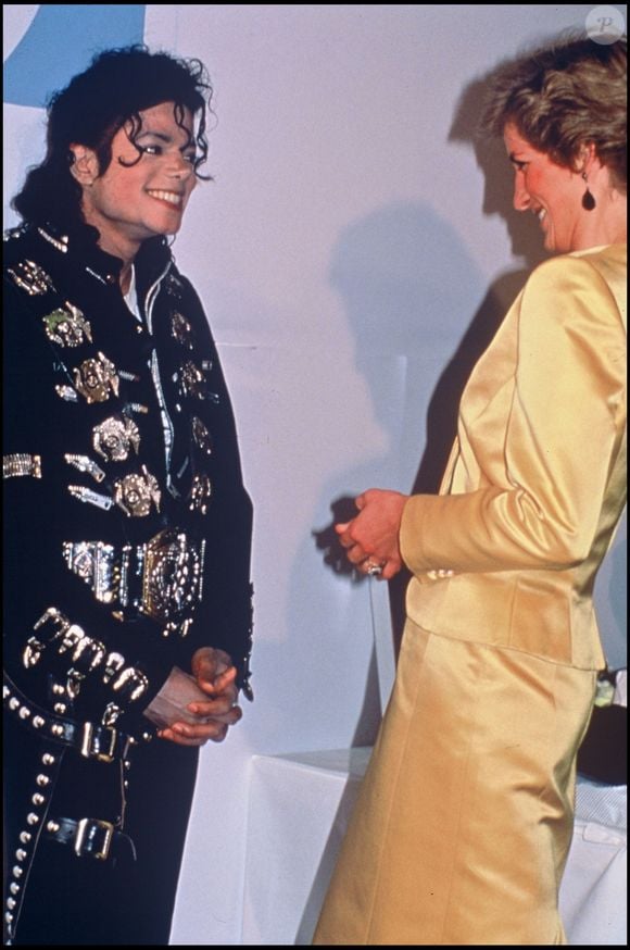 Archives - Michael Jackson et la princesse Lady Diana en 1988, lors d'une action caritative à Londres. © ALPHA AGENCY / BESTIMAGE