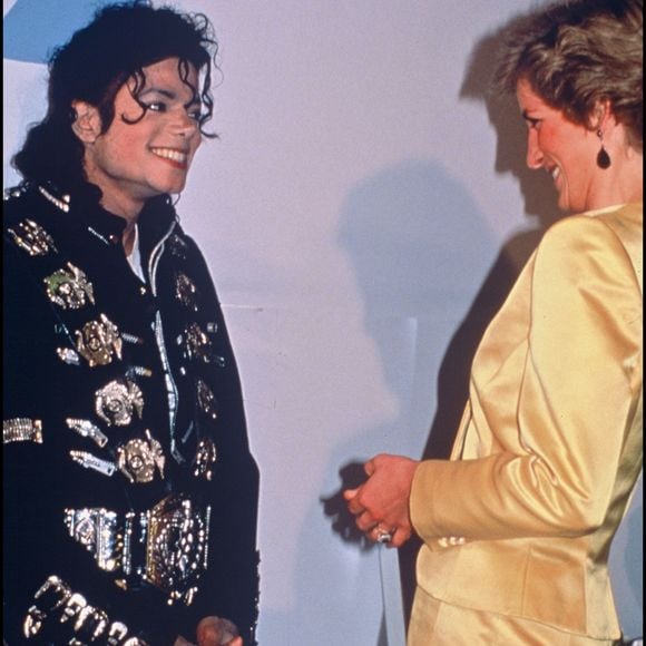 Archives - Michael Jackson et la princesse Lady Diana en 1988, lors d'une action caritative à Londres. © ALPHA AGENCY / BESTIMAGE