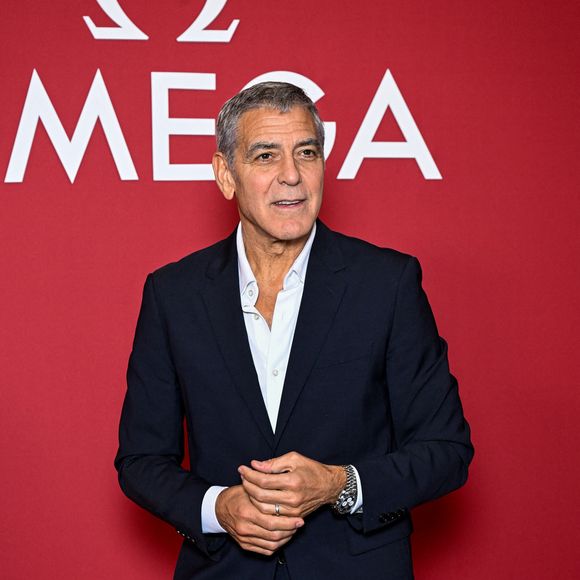 Lors de cet événement, l'acteur hollywoodien a été honoré pour l'ensemble de sa carrière au cinéma.

George Clooney au photocall de la soirée d'ouverture de l'Omega House à Milan, pendant les Jeux olympiques d'hiver de Milan-Cortina 2026, à Milan, Italie, le 8 février 2026. Max Montingelli/SGP/Bestimage