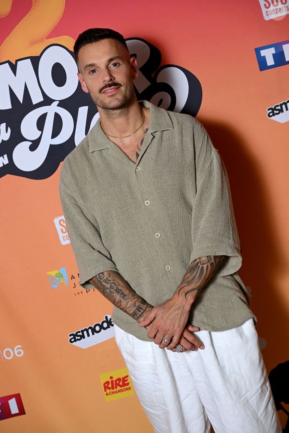 Exclusif - M. Pokora au photocall lors de l'enregistrement de l'émission "L'humour à la plage" pour la 2eme édition du festival de Juan les Pins à la pinède Gould le 27 juin 2025.  © Bruno Bebert / Bestimage