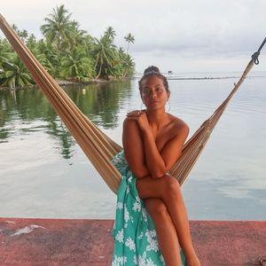 Vaimalama Chaves enchaîne les déboires en vacances...