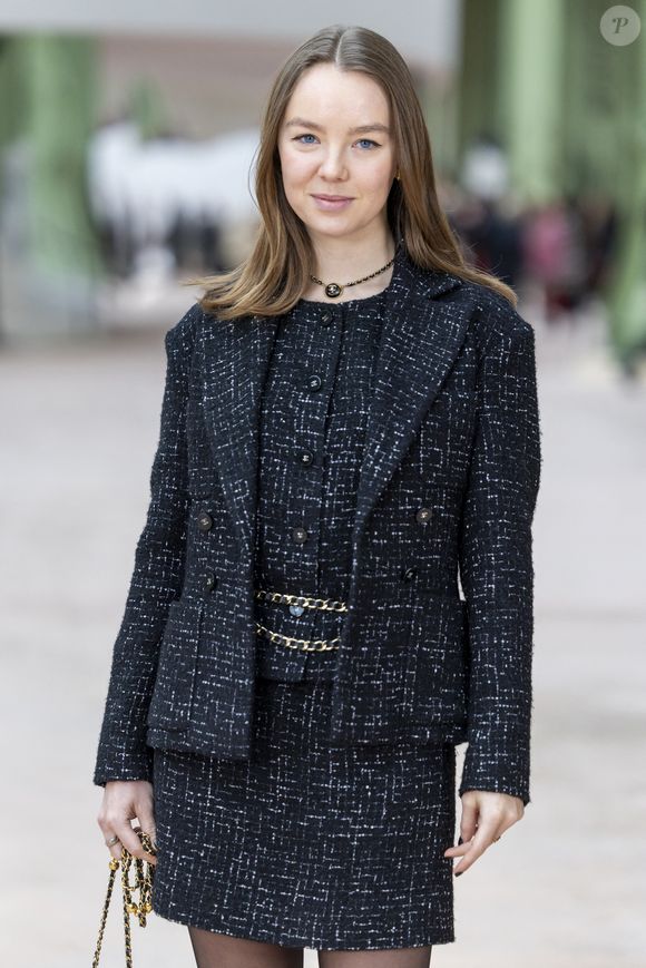 Elle a la princesse n'a pas été vue au chevet de son père. 

Alexandra de Hanovre au défilé Chanel au Grand Palais, "Collection Haute Couture Printemps/Eté 2025" lors de la Fashion Week de Paris (PFW), 
© Olivier Borde / Bestimage