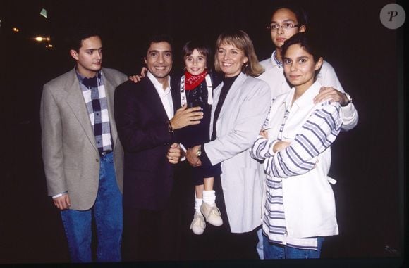 Archives - Frédéric François, sa femme Monique et leurs enfants Victoria, Vincent, Gloria et Anthony - Frédéric François lors de son premier concert à l'Olympia à Paris. Le 21 mars 1994
© Jean-Claude Woestelandt / Bestimage