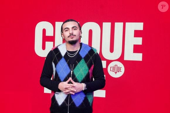 En publiant plusieurs images du spectacle sur Instagram, le rappeur a simplement écrit : "Putn ma bombe".

Exclusif - Le rappeur RK (Ryad Kartoum) sur le plateau de l'émission Clique présentée par M. Achour et diffusée sur Canal + le 27 novembre 2025, à Paris, France, le 25 novembre 2025. © Jack Tribeca/Bestimage