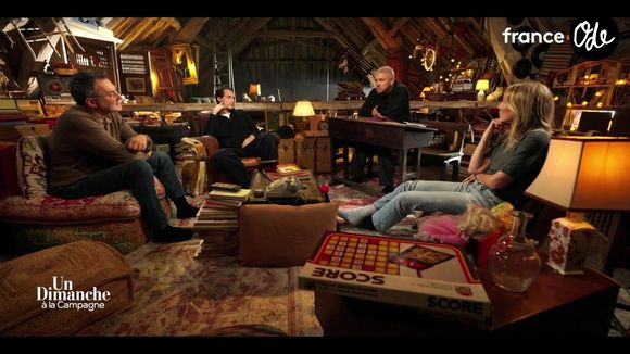 Mosimann, Agathe Lecaron, Frédéric Lopez et Samuel Bambi dans "Un dimanche à la campagne" ce 13 septembre 2026 sur France 2

Capture d'écran France 2
