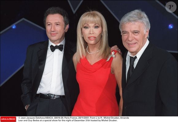 Paris-France, 28/11/2001. De gauche à droite : Michel Drucker, AmandaLear et Guy Bedos lors d'une émission spéciale pour la nuit du 31 décembre animée par Michel Drucker. © Jean-Jacques Datchary/ABACA.