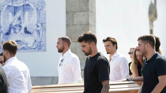 Absent pour les derniers adieux à Diogo Jota, ce joueur de foot est critiqué pour avoir préféré s’amuser lors d’un événement festif