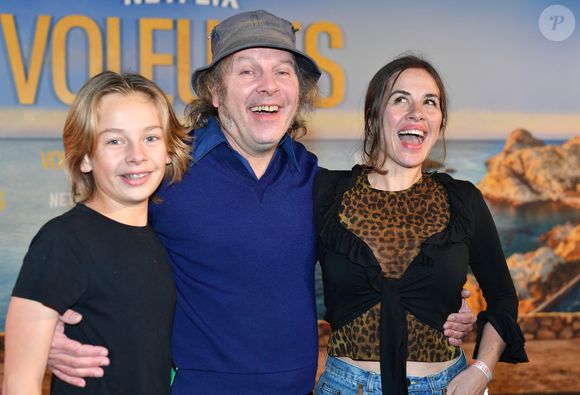 "Moi j'ai eu des années où vraiment, j'avais rien du tout, j'ai dû faire la manche même à un moment donné pendant pas très longtemps. Je me disais, j'y arriverai jamais et puis on me disait rien"

Billy, le fils de Philippe Katrine et Julie Depardieu, Philippe Katerine, sa fille Edie Blanchard - Avant-première du film "Voleuses" diffusé sur Netflix.
Paris le 24 octobre 2023.
© Veeren / Bestimage