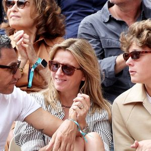 Sarah Poniatowski (Lavoine) avec son compagnon Roschdy Zem et son fils Roman dans les tribunes lors des Internationaux de France de Tennis de Roland Garros. Paris © Dominique Jacovides/Bestimage