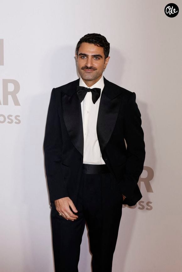 Car rappelons que les deux amoureux sont aujourd'hui des piliers de mastodontes financiers. D'un côté, Adam Baidawi pilote l'image de GQ à l'international, l'un des fleurons du groupe Condé Nast dont la valeur globale est estimée à plus de 10 milliards de dollars. 

Cérémonie des GQ Men of The Year Awards 2023 en association avec Boss au Royal Opera House. Cette année mettra un accent particulier sur la mode, les invités étant encouragés à se présenter sous leur meilleur jour sur le tapis rouge. Sur la photo : Adam Baidawi.