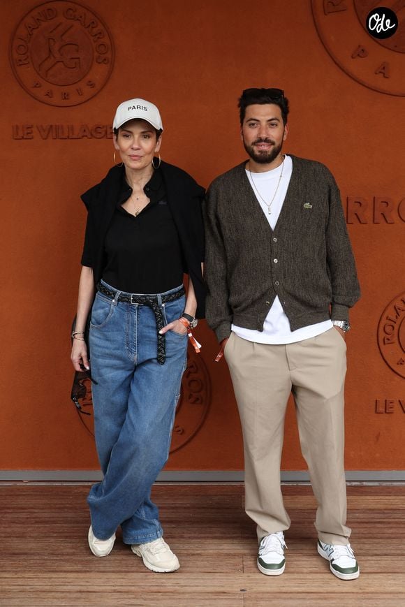 Cristina Córdula et Enzo Arous dans les tribunes lors du tournoi de Roland-Garros 2024, le 6 juin 2024 à Paris, en France. Photo de Nasser Berzane/Abaca
