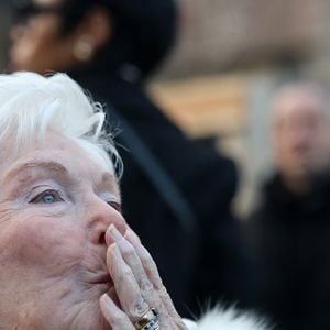 La comédienne a ensuite ajouté : "Je suis en forme. La vie est merveilleuse."
Line Renaud - Line Renaud, 97 ans, a inauguré un jardin public qui porte son nom, à Lille, France, le mercredi 17 décembre 2025.
© Claude Dubourg/Bestimage