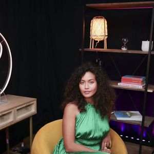 Vaimalama Chaves pose pour En Privé avec, à l'occasion de la promotion de son livre O Vai (éd. First)