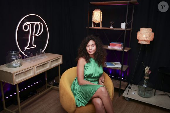Vaimalama Chaves pose pour En Privé avec, à l'occasion de la promotion de son livre O Vai (éd. First)