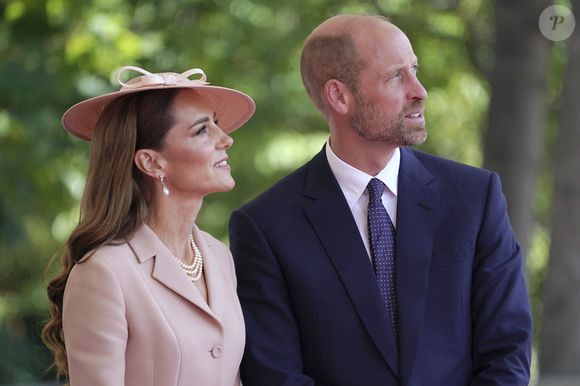 Le roi Charles III d'Angleterre et la reine consort Camilla accueillent le président Emmanuel Macron et sa femme Brigitte Macron au château de Windsor le 8 juillet 2025.

© Alberto Pezzali / Pool / Julien Burton via Bestimage