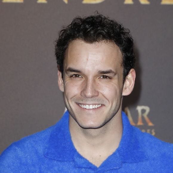 Amputé des quatre membres à 6 ans, il est double médaillé d'argent aux mondiaux de natation handisport de Mexico en 2017.

Théo Curin - Avant-première du film "Avatar : Fire and Ash" (Avatar : de Feu et de Cendres) à la Seine Musicale de Boulogne-Billancourt le 5 décembre 2025. © Marc Ausset-Lacroix/Bestimage