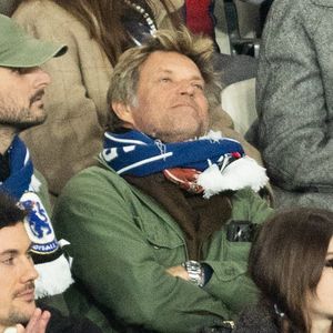 Laurent Delahousse - Célébrités dans les tribunes du match de 8ème de finale aller de la Ligue Des Champions 2025-2026 (LDC) "PSG - Chelsea (5-2)" au Parc des Princes à Paris le 11 mars 2026. © Cyril Moreau/Bestimage