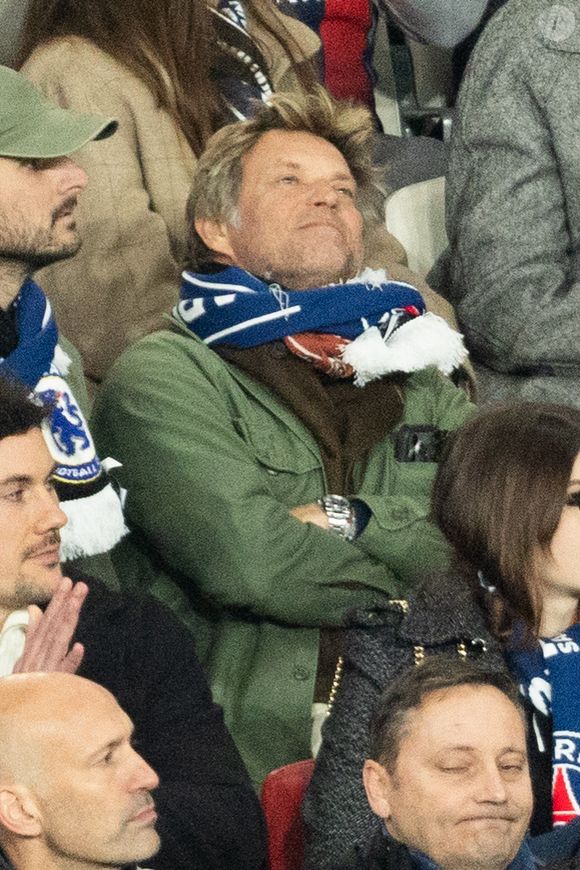 Laurent Delahousse - Célébrités dans les tribunes du match de 8ème de finale aller de la Ligue Des Champions 2025-2026 (LDC) "PSG - Chelsea (5-2)" au Parc des Princes à Paris le 11 mars 2026. © Cyril Moreau/Bestimage