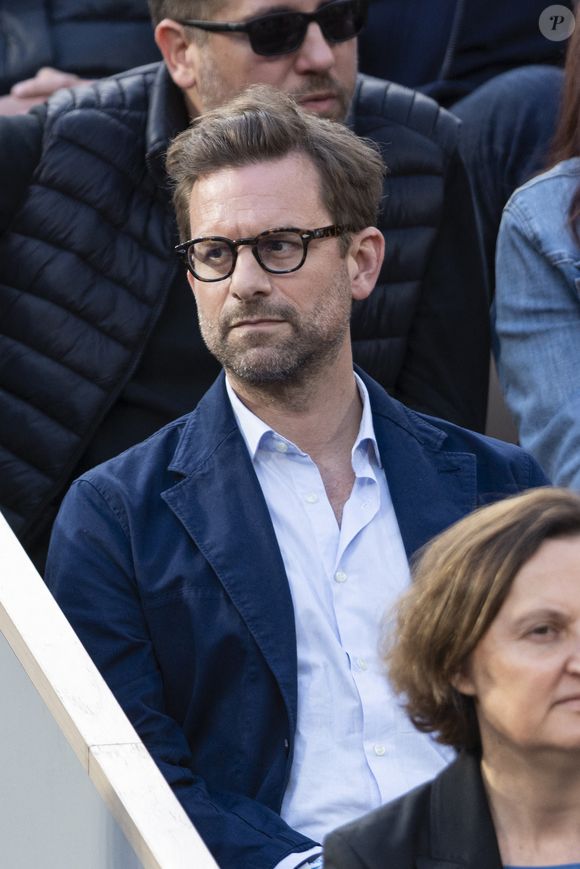 Cependant, ce père séparé a toujours mis un point d'honneur à lire très régulièrement des histoires à son enfant.

Nicolas Mathieu en tribunes (night session) lors des Internationaux de France de Tennis de Roland Garros 2025, à Paris, France, le 6 juin 2025. © Jacovides-Moreau/Bestimage