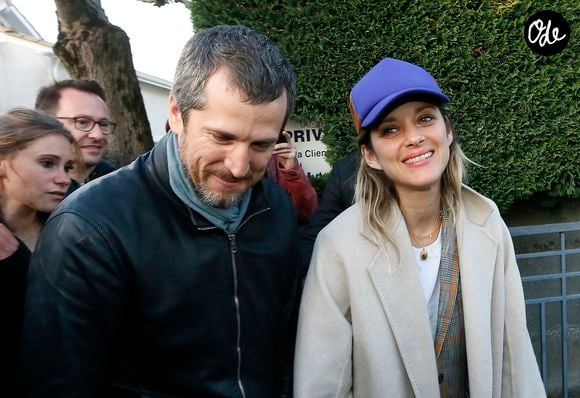 Exclusif - Guillaume Canet et sa compagne Marion Cotillard lors de l'avant-première nationale du film "Nous finirons ensemble" (suite des "Petits Mouchoirs") au cinéma le Rex d'Andernos-les-Bains, bassin d'Arcachon, France, le 17 avril 2019. © Patrick Bernard/Bestimage