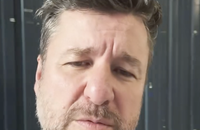 Bruno Guillon ému suite au départ d'une candidate emblématique de son jeu "Chacun son tour".