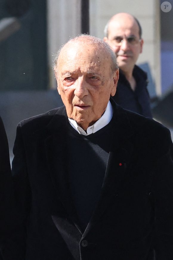 Son ancien propriétaire, Jacques Séguéla, évoquait ainsi son acquisition comme "un coup de foudre, comme on peut le ressentir pour une femme", confiait-il au magazine Propriétés de France. 

Jacques Séguéla - Arrivées aux obsèques de Philippe Labro en l'église de Saint-Germain-des-Prés à Paris le 13 juin 2025. © Dominique Jacovides - Christophe Clovis / Bestimage
