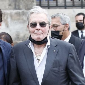Alain Delon et son fils Anthony - Obsèques de Jean-Paul Belmondo en l'église Saint-Germain-des-Prés, à Paris le 10 septembre 2021. © Cyril Moreau / Bestimage
