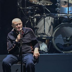 Phil Collins se produit sur scène lors de la tournée The Last Domino du groupe de rock britannique Genesis au Paris La Defense Arena, à Nanterre, France, le 16 mars 2022. Photo Christophe Meng/ABACAPRESS.COM